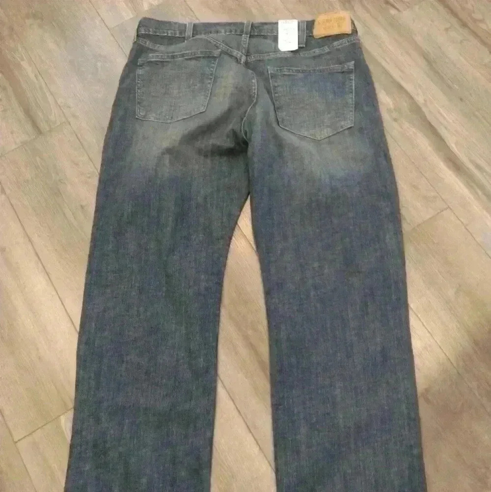Levis - Picture 5 of 7